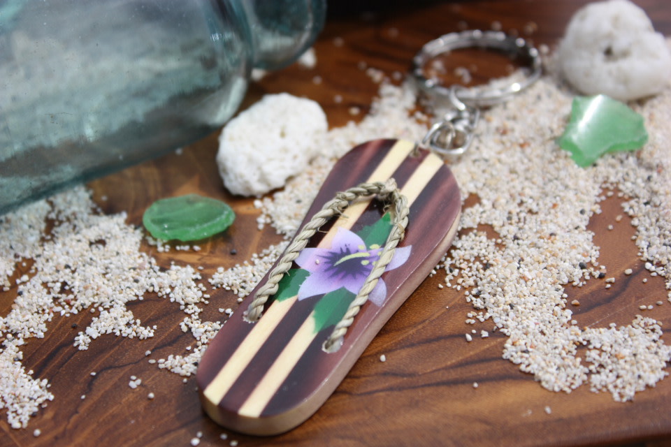 Keychain Wooden Slipper w/ Purple Hibiscus - Hawaiian Style Keychain Wooden Slipper w/ Purple Hibiscus - Hawaiian Style